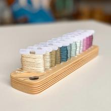Organiseur de fils en bois