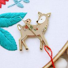 Porte-aiguilles aimant biche printanire