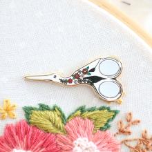Porte-aiguilles aimanté “ciseaux cigogne”