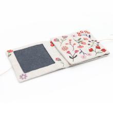Porte-aiguille fleuri - Corail