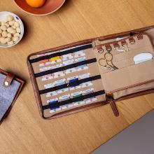 Pochette des brodeuses - Noyer