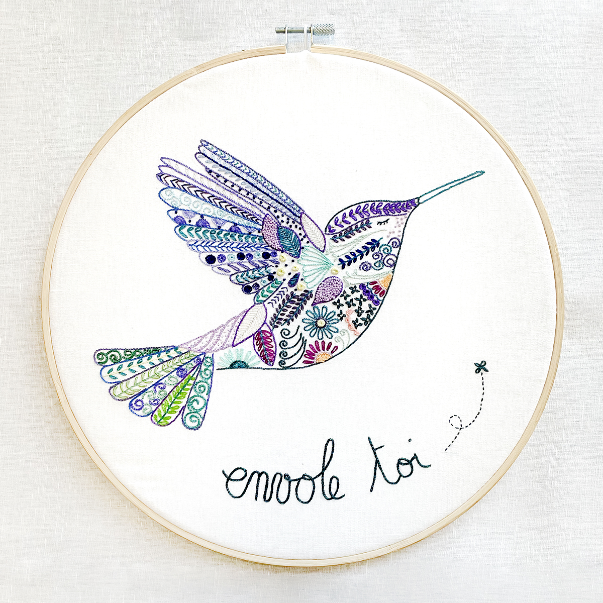 broderie traditionnelle colibri