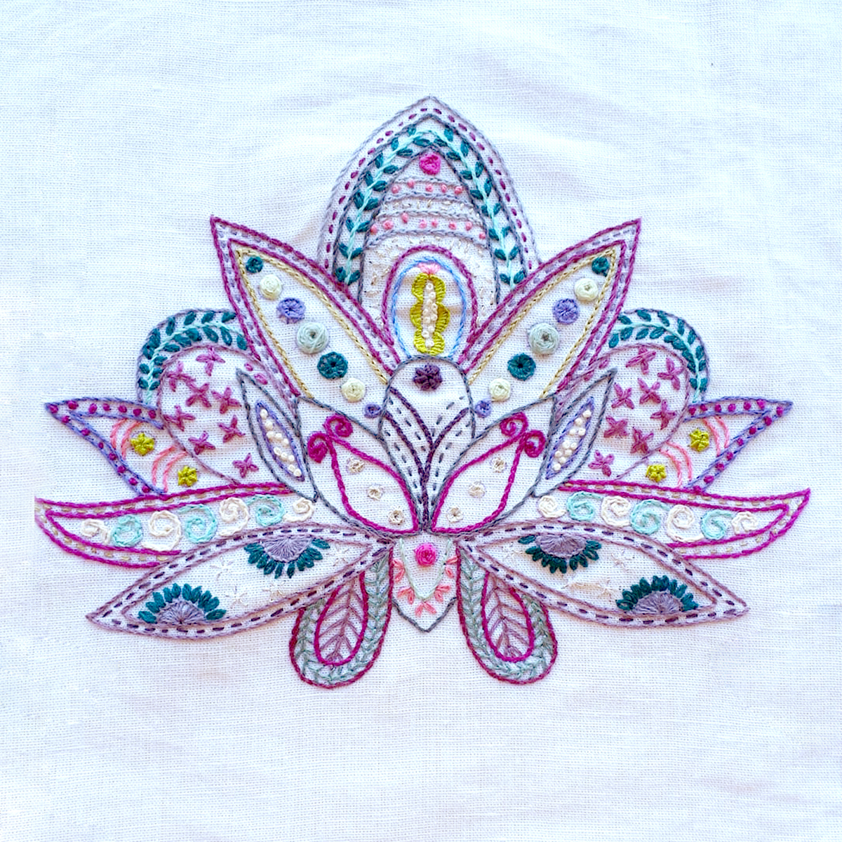 broderie traditionnelle fleur de lotus