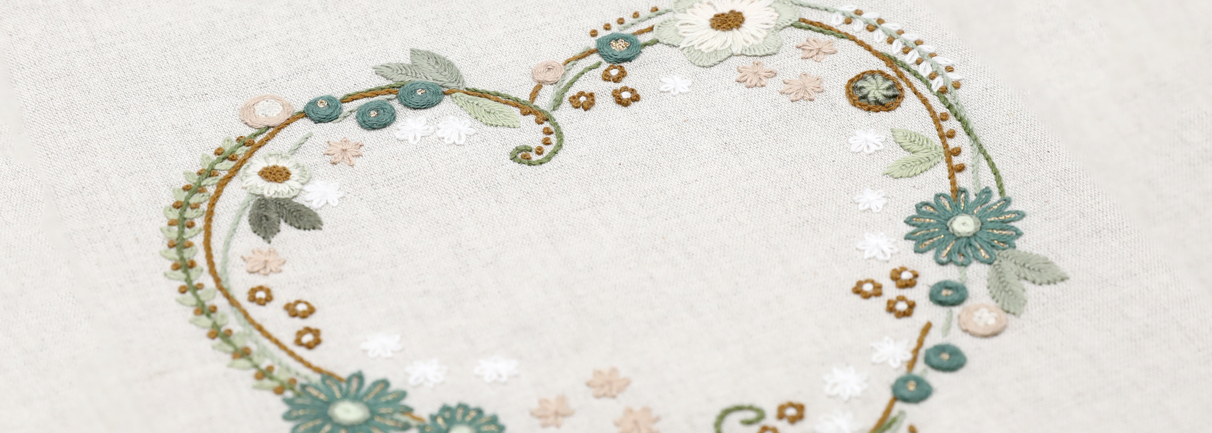 stand broderie traditionnelle chat dans l'aiguille